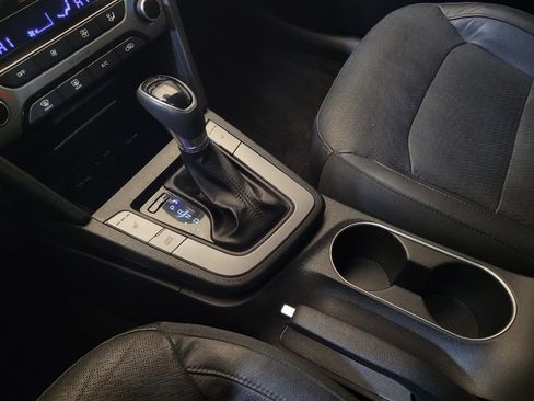 Used 2017 Hyundai Elantra Limited FWD image 26
