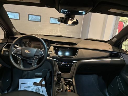 Used 2025 Cadillac XT5 Premium Luxury image 12