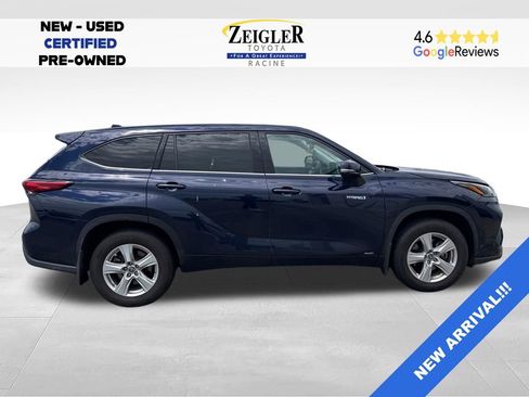Used 2021 Toyota Highlander LE AWD/4WD image 5