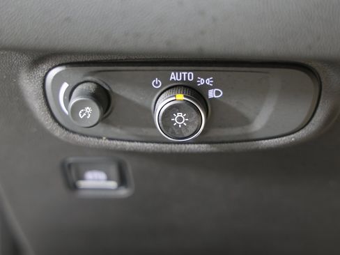 Used 2023 GMC Terrain SLE image 24