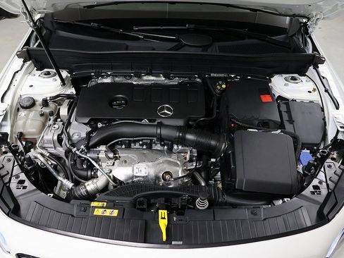 Used 2023 Mercedes-Benz GLB 250 4MATIC image 39