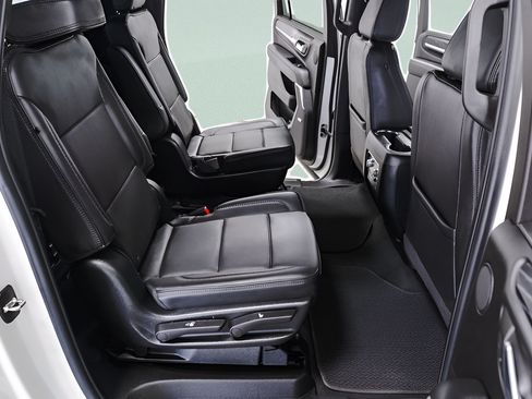 Used 2023 GMC Yukon XL Denali AWD/4WD image 35