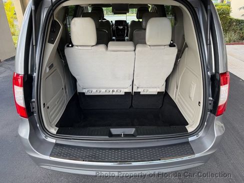 Used 2013 Chrysler Town & Country Limited w/ Luxury Group FWD image 85
