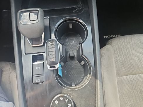 Used 2025 Nissan Rogue SV AWD/4WD image 18
