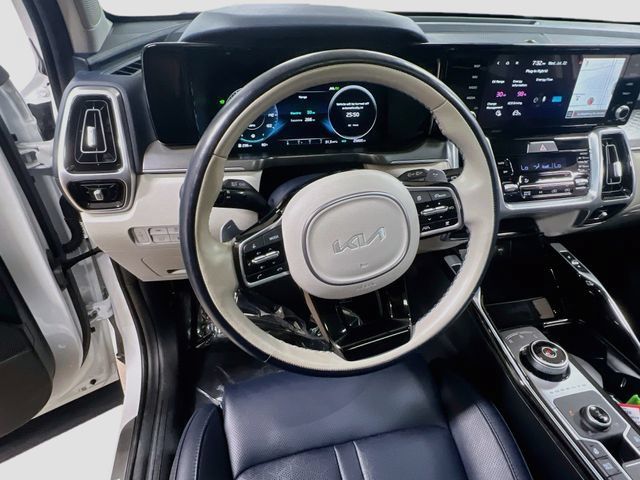 Certified 2024 Kia Sorento SX Prestige AWD/4WD image 11