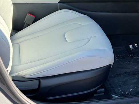 Certified 2026 Hyundai Elantra Limited FWD image 19