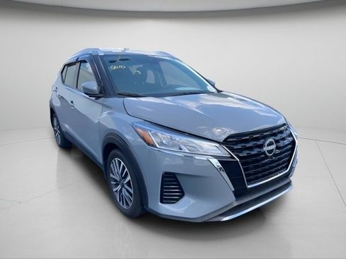Used 2023 Nissan Kicks SV FWD image 2
