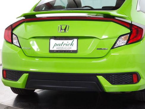 Used 2017 Honda Civic Touring image 9