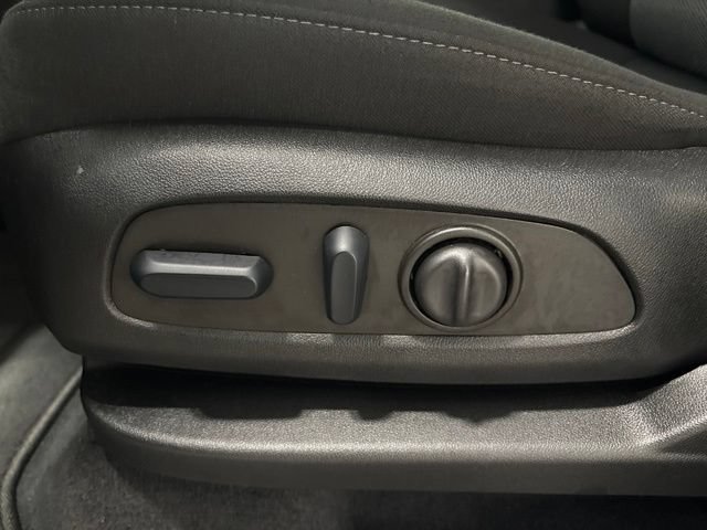Used 2023 Chevrolet Traverse LT FWD image 13