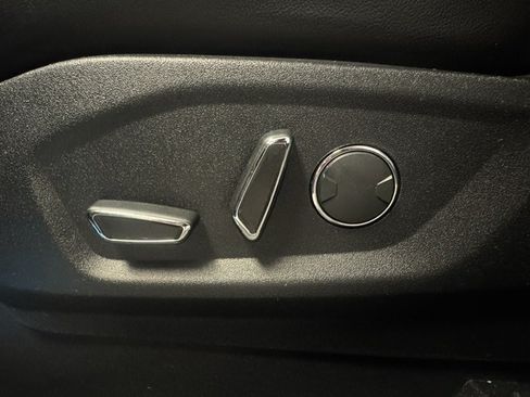 Used 2017 Ford Edge Titanium w/ Equipment Group 301A AWD/4WD image 31