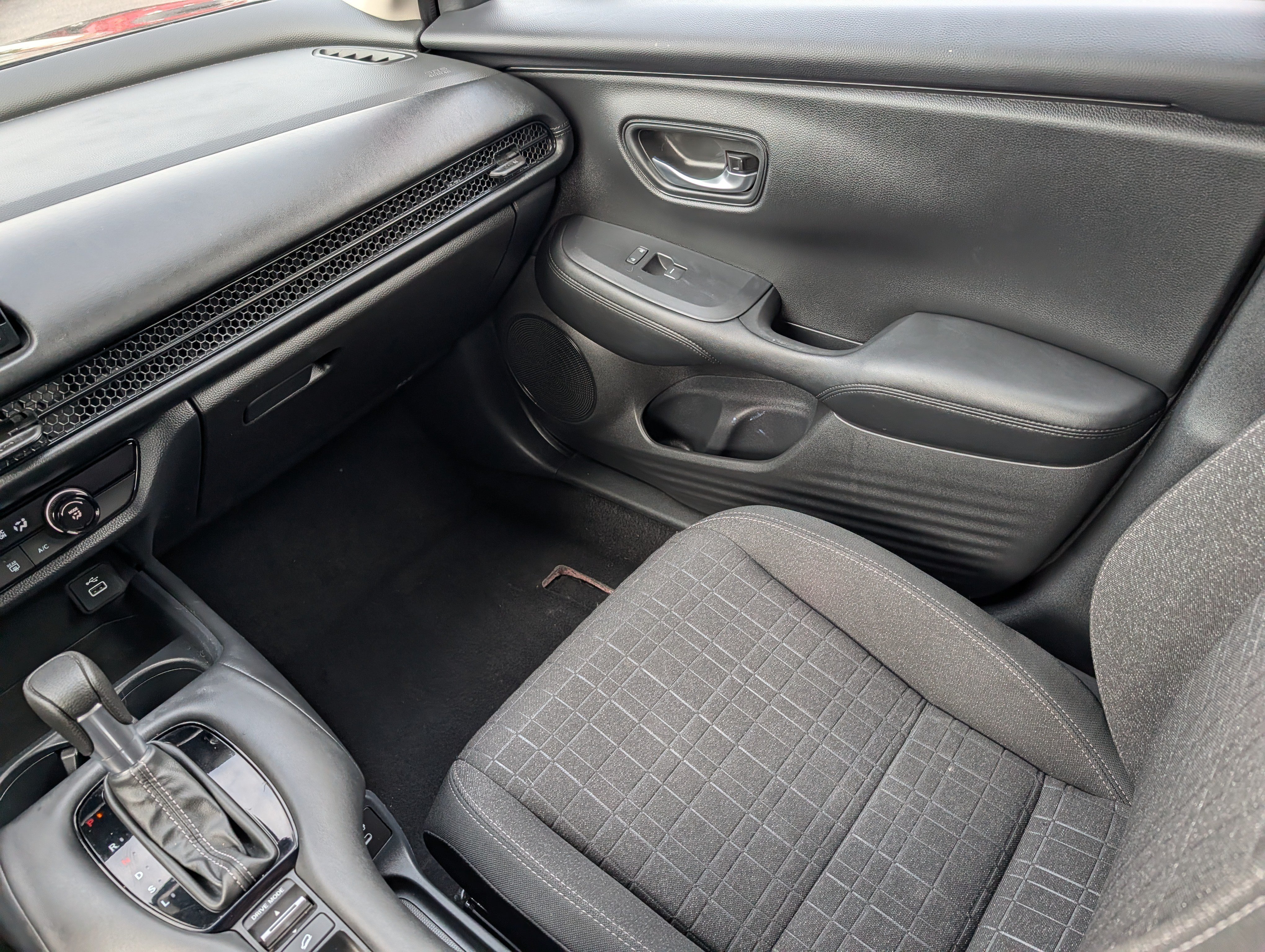 Used 2024 Honda HR-V LX image 11