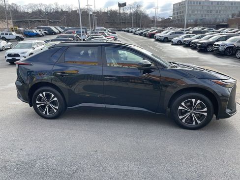 Used 2024 Toyota bZ4X XLE w/ Weather Package image 7