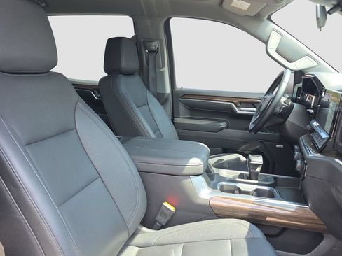 Used 2024 Chevrolet Silverado 1500 LT Trail Boss w/ Convenience Package II AWD/4WD image 20