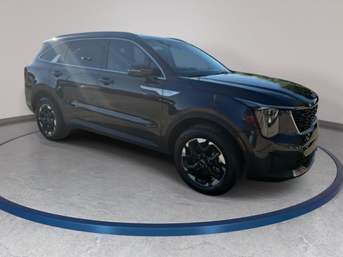 Used 2025 Kia Sorento S AWD/4WD image 3