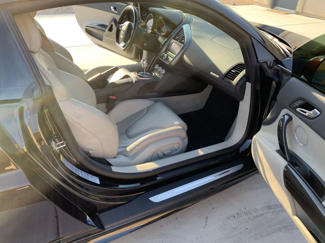 Used 2011 Audi R8 V10 AWD/4WD image 6