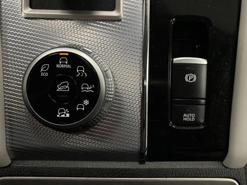 Used 2024 Mitsubishi Outlander SEL image 28