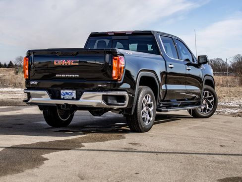 Used 2025 GMC Sierra 1500 SLT w/ SLT Premium Package image 15