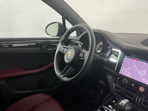 Used 2025 Porsche Macan image 12