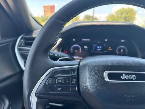 Used 2023 Jeep Grand Cherokee Altitude AWD/4WD image 12