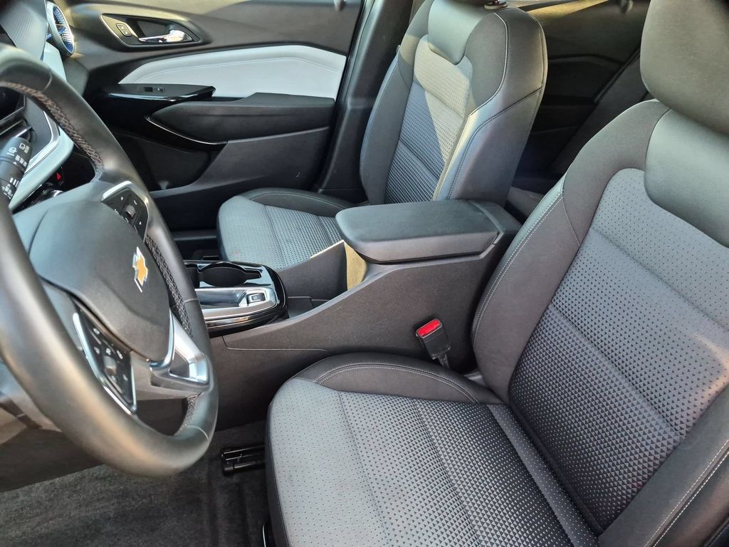 Used 2025 Chevrolet Trax LT w/ LT Convenience Package FWD image 25