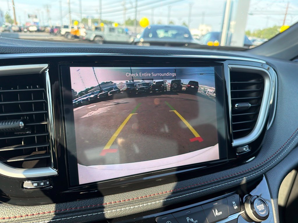New 2027 Chrysler Pacifica Select FWD image 9