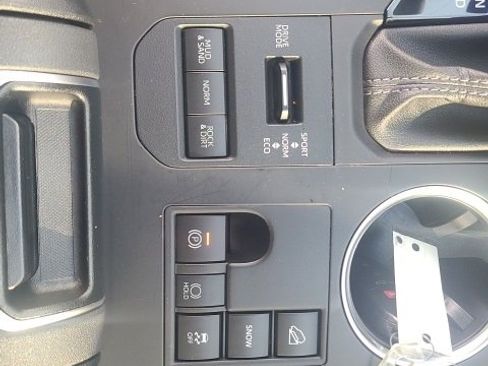 Used 2024 Toyota Highlander XLE image 28