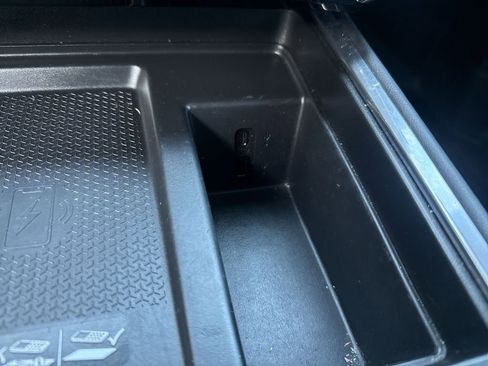 Used 2025 GMC Acadia Elevation w/ Elevation Premium Package AWD/4WD image 33