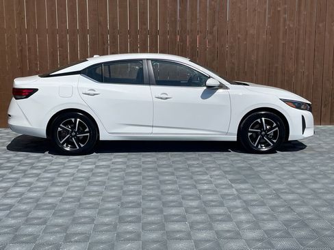 Used 2025 Nissan Sentra SV image 7