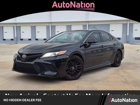 Used 2018 Toyota Camry XSE FWD image 1