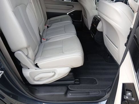 Used 2023 Jeep Wagoneer 4WD w/ Premium Group I image 31