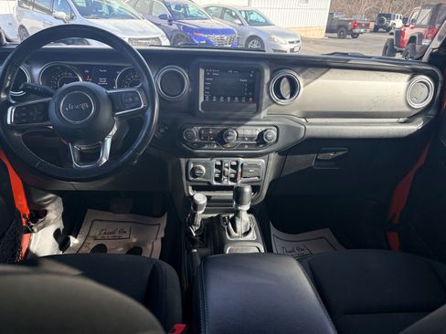 Used 2018 Jeep Wrangler Unlimited Sahara w/ Cold Weather Group image 15