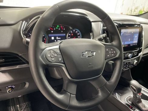 Used 2023 Chevrolet Traverse RS FWD image 16
