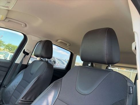 Used 2015 Ford Escape SE w/ SE Chrome Package FWD image 9