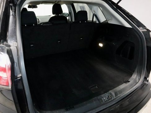 Certified 2022 Ford Edge SE w/ Black Appearance Package image 12