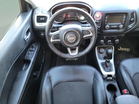 Used 2018 Jeep Compass Latitude w/ Cold Weather Group AWD/4WD image 8