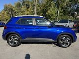 Used 2024 Hyundai Venue SEL image 2