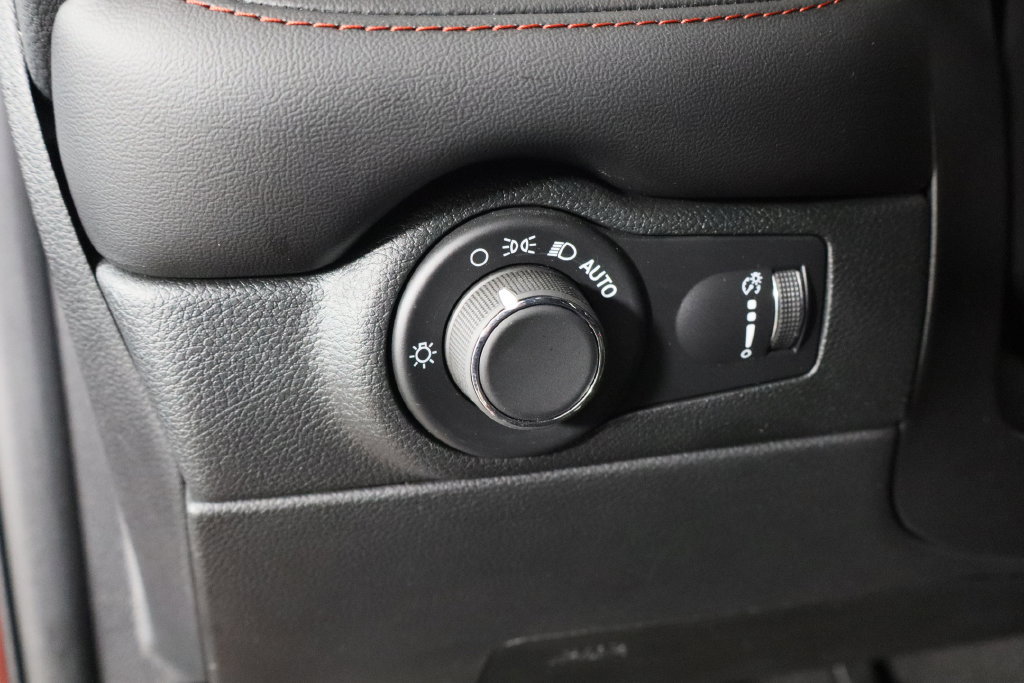 Used 2025 Dodge Durango GT AWD/4WD image 23