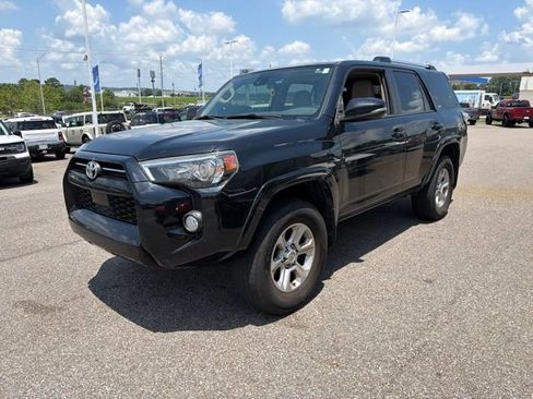 Used 2020 Toyota 4Runner SR5 Premium w/ Moonroof Package RWD image 3