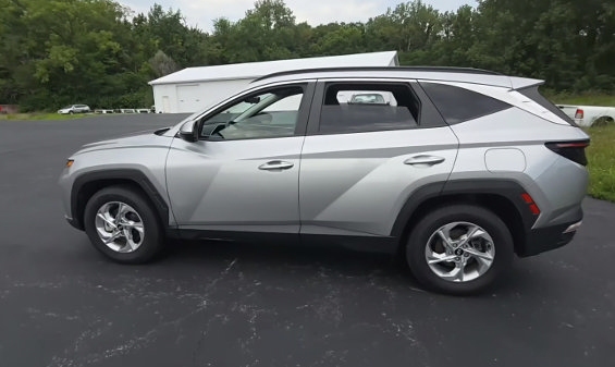 Used 2022 Hyundai Tucson SEL w/ Cargo Package AWD/4WD image 4