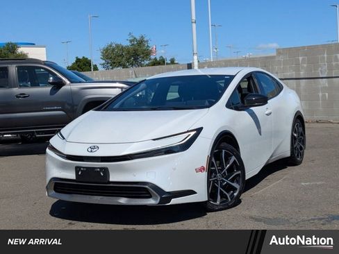 Used 2024 Toyota Prius Prime SE image 1