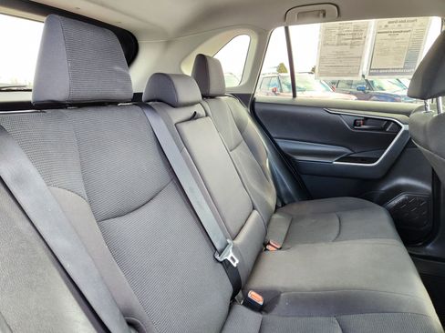 Used 2021 Toyota RAV4 LE image 15