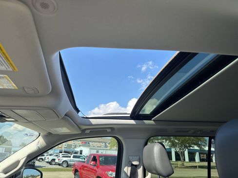 Used 2025 Ford Expedition Active image 14