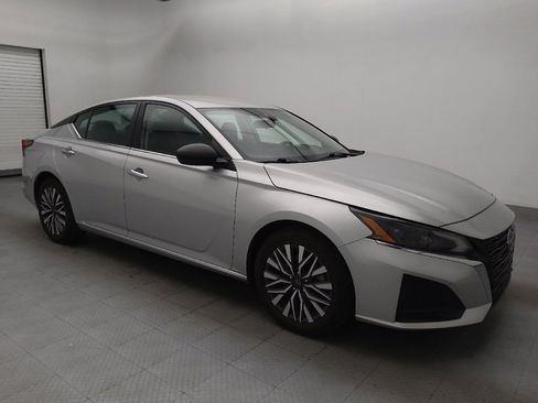 Used 2024 Nissan Altima 2.5 SV image 11