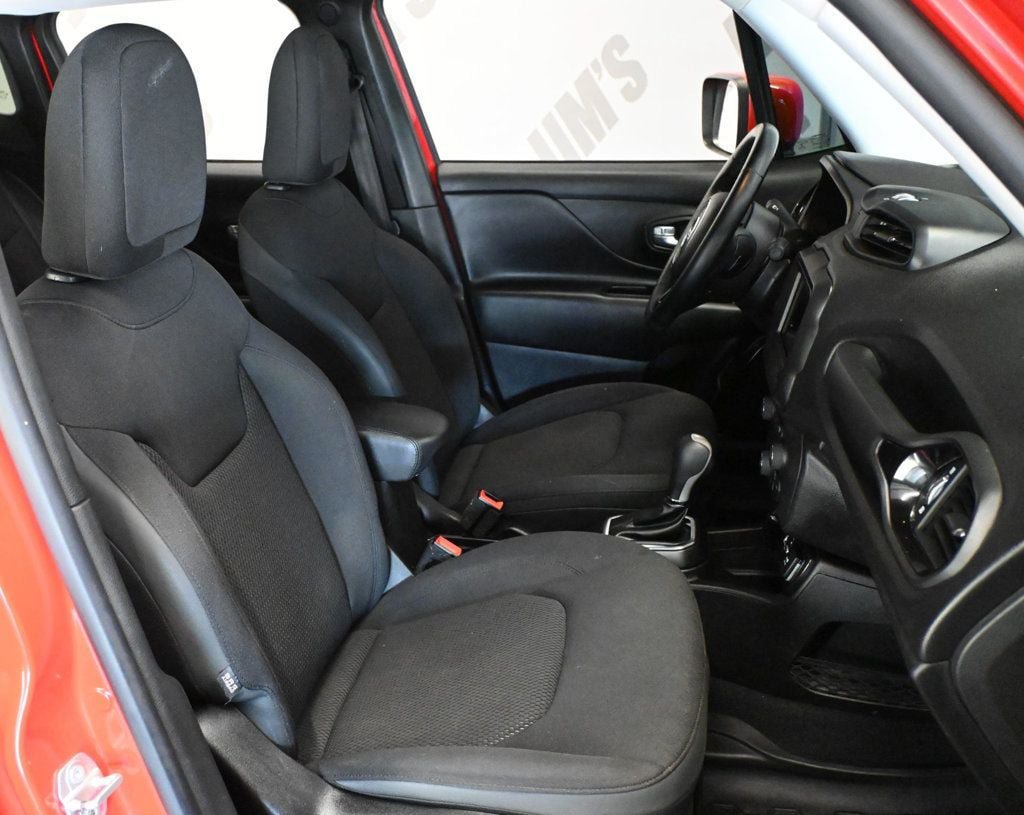 Used 2020 Jeep Renegade Altitude FWD image 12