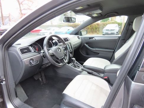 Used 2016 Volkswagen Jetta Sport w/ Lighting Package image 2