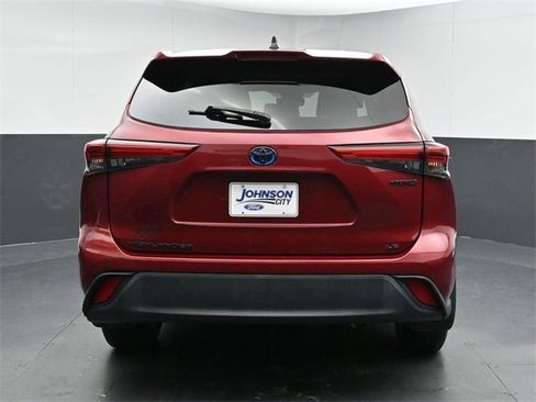 Used 2022 Toyota Highlander LE image 13