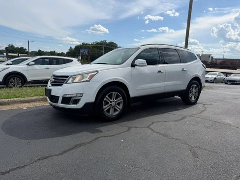 Used 2017 Chevrolet Traverse LT AWD/4WD image 3
