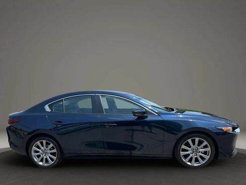Used 2020 MAZDA MAZDA3 Sedan w/ Select Package FWD image 4