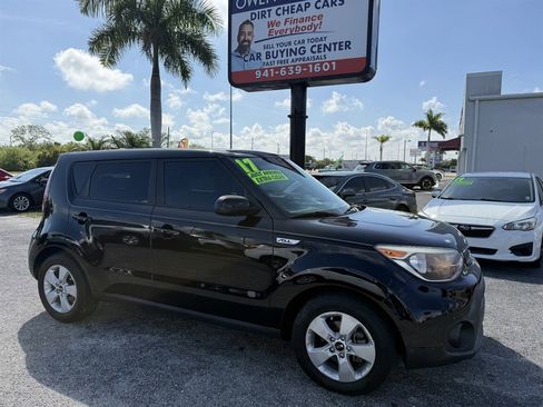 Used 2017 Kia Soul FWD image 1