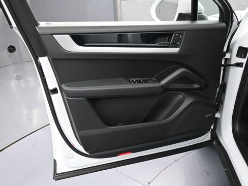 Certified 2024 Porsche Cayenne Coupe AWD/4WD image 15